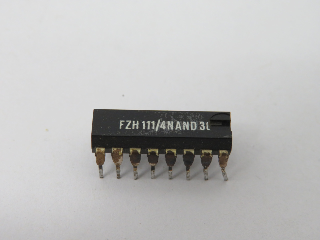 Generic FZH111/4NAND30 2 Input NAND Gates IC Chip 16-Pin USED