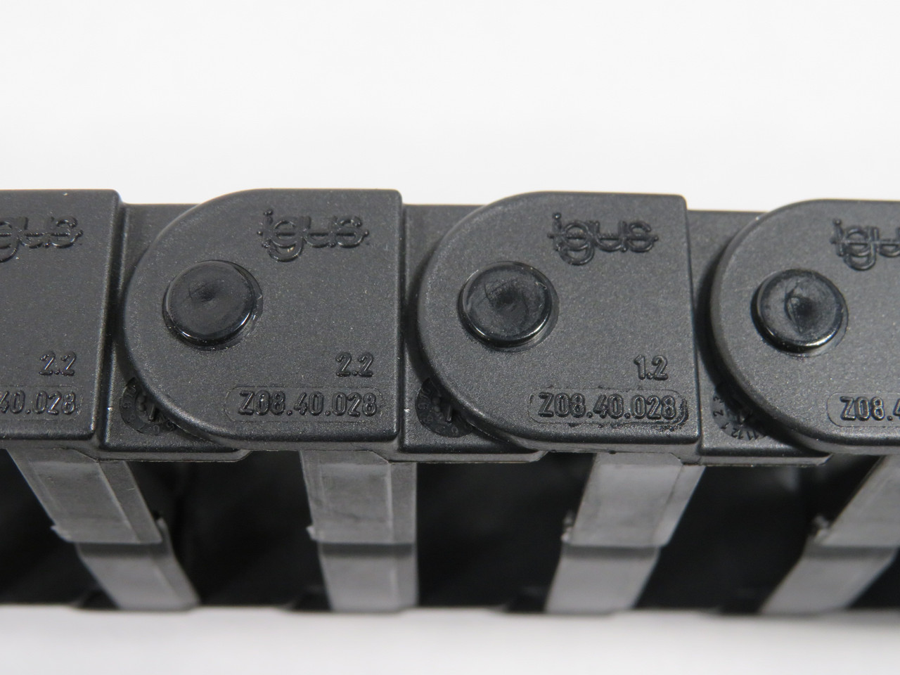Igus Z08-40-028-0 Energy Chain Cable Carrier 40mm Width 44-Link Black NOP