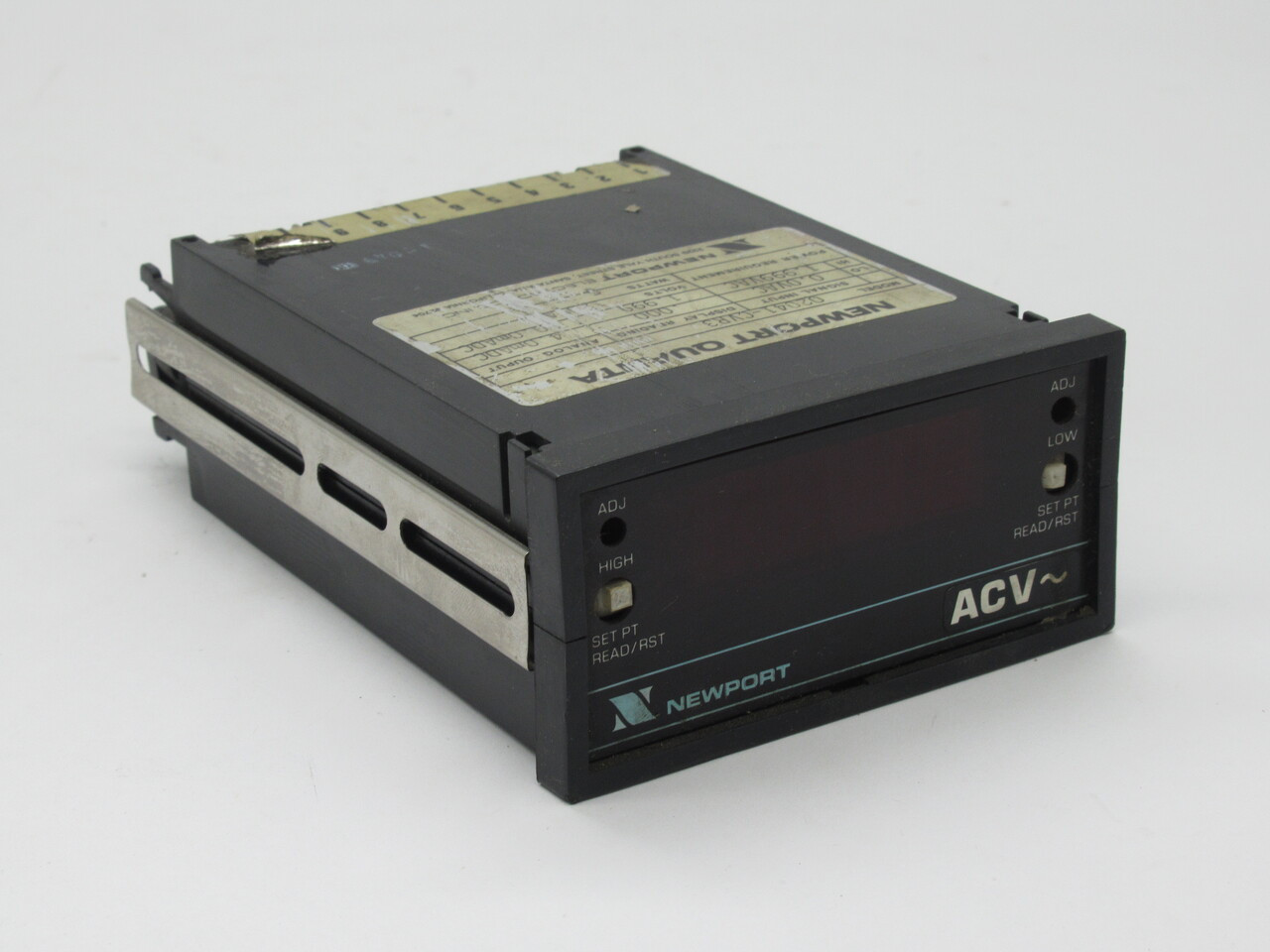 Newport Quanta Q2041-CVR3 Digital Panel Meter 0-1.999VAC 120V MISSING KNOB USED