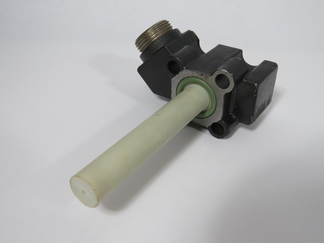 Euchner EZT1F2.875 Proximity Switch 20-250VAC/DC 2/5A 5000 psi 2.875" Stem USED