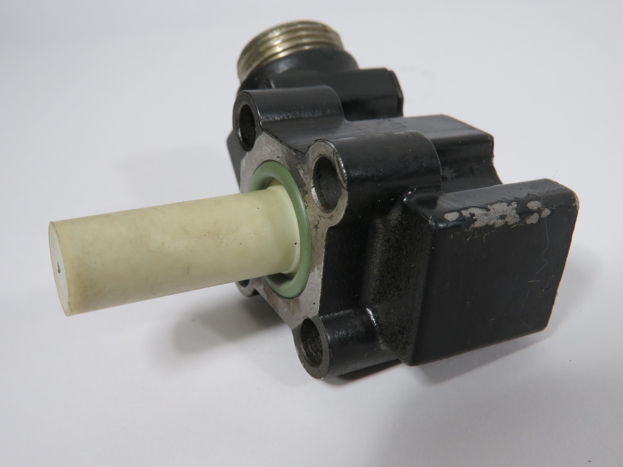 Euchner EZT1F1.250 Proximity Switch 20-250VAC/DC 2/5A 5000 psi 1.250" Stem USED