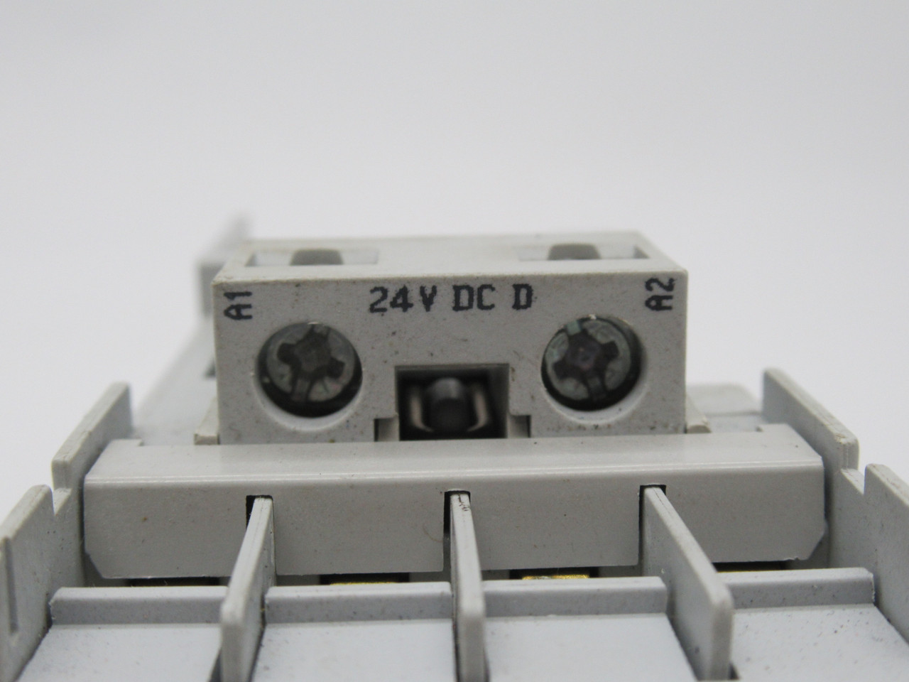 Allen-Bradley 100-C12DJ10 Contactor Ser. A 24VDC 20A MISSING DIN RAIL CLIP USED