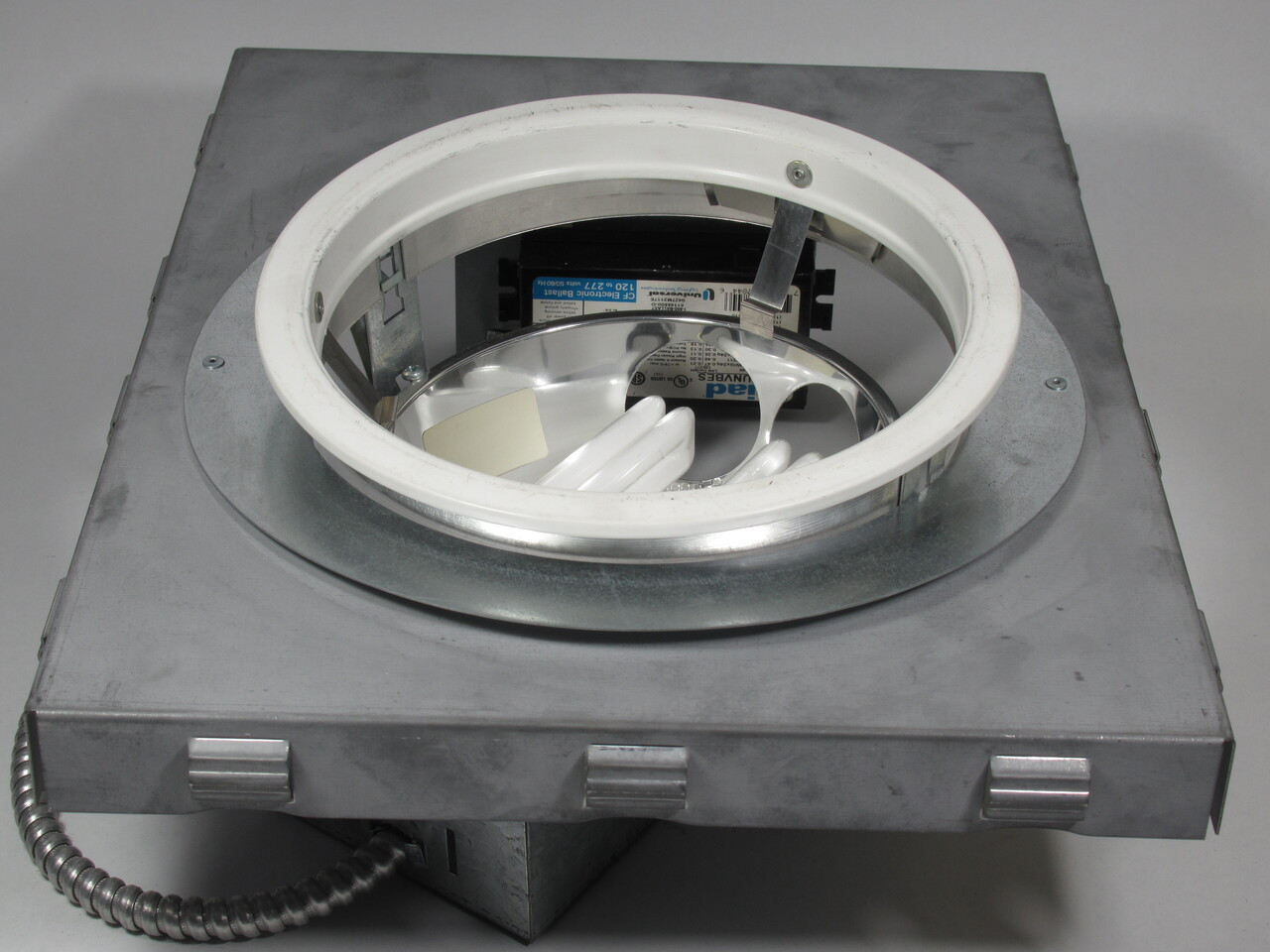 Eureka Lighting E1622 Recessed Fluorescent Luminaire 120/277V 56W USED