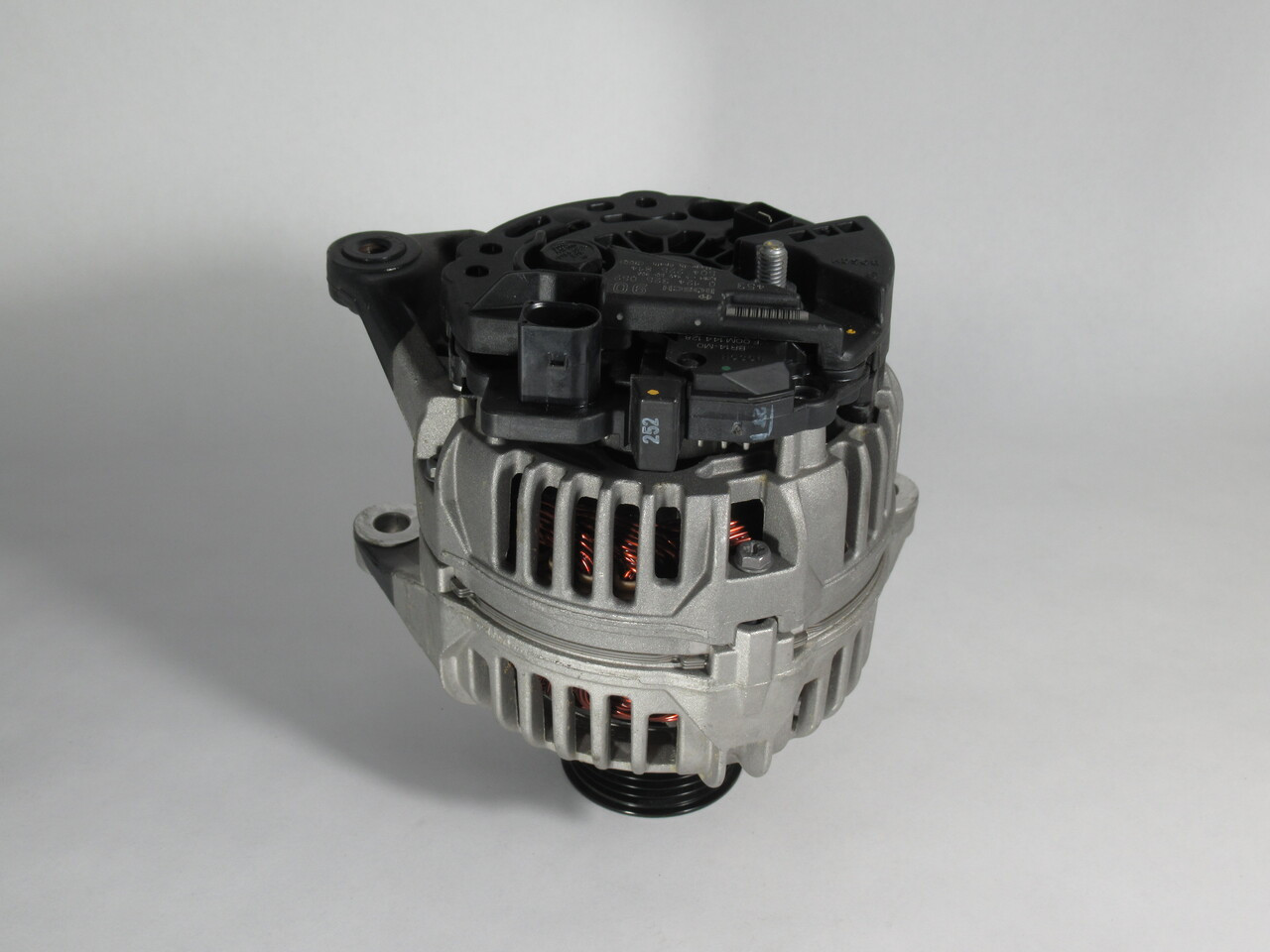 Bosch 0-124-325-052 Alternator 8 Grooves 14V 50/90A USED