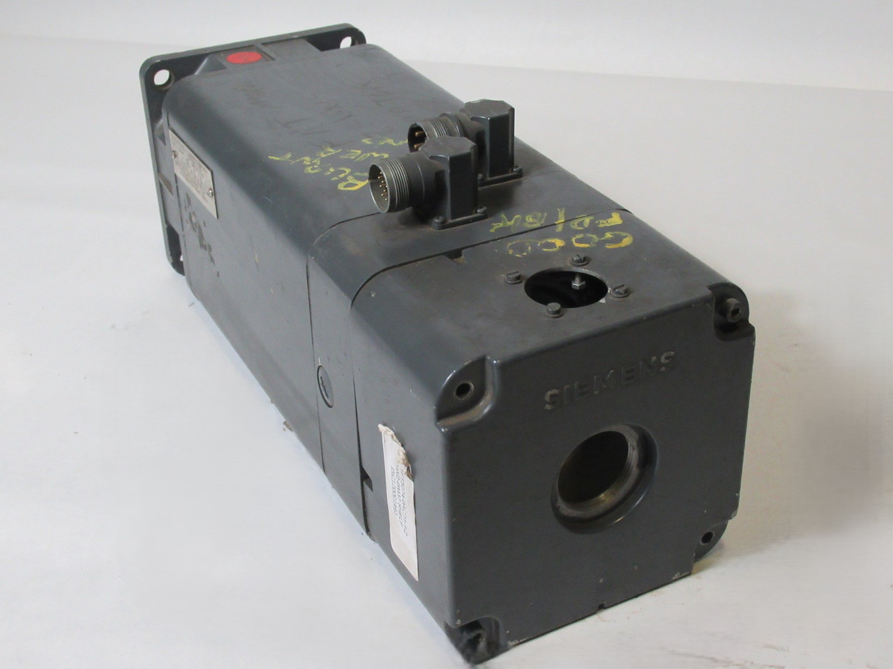 Siemens 1FT5074-0AC71-1-Z Permanent Magnet Motor 2000RPM 372V 14Nm COS DMG USED