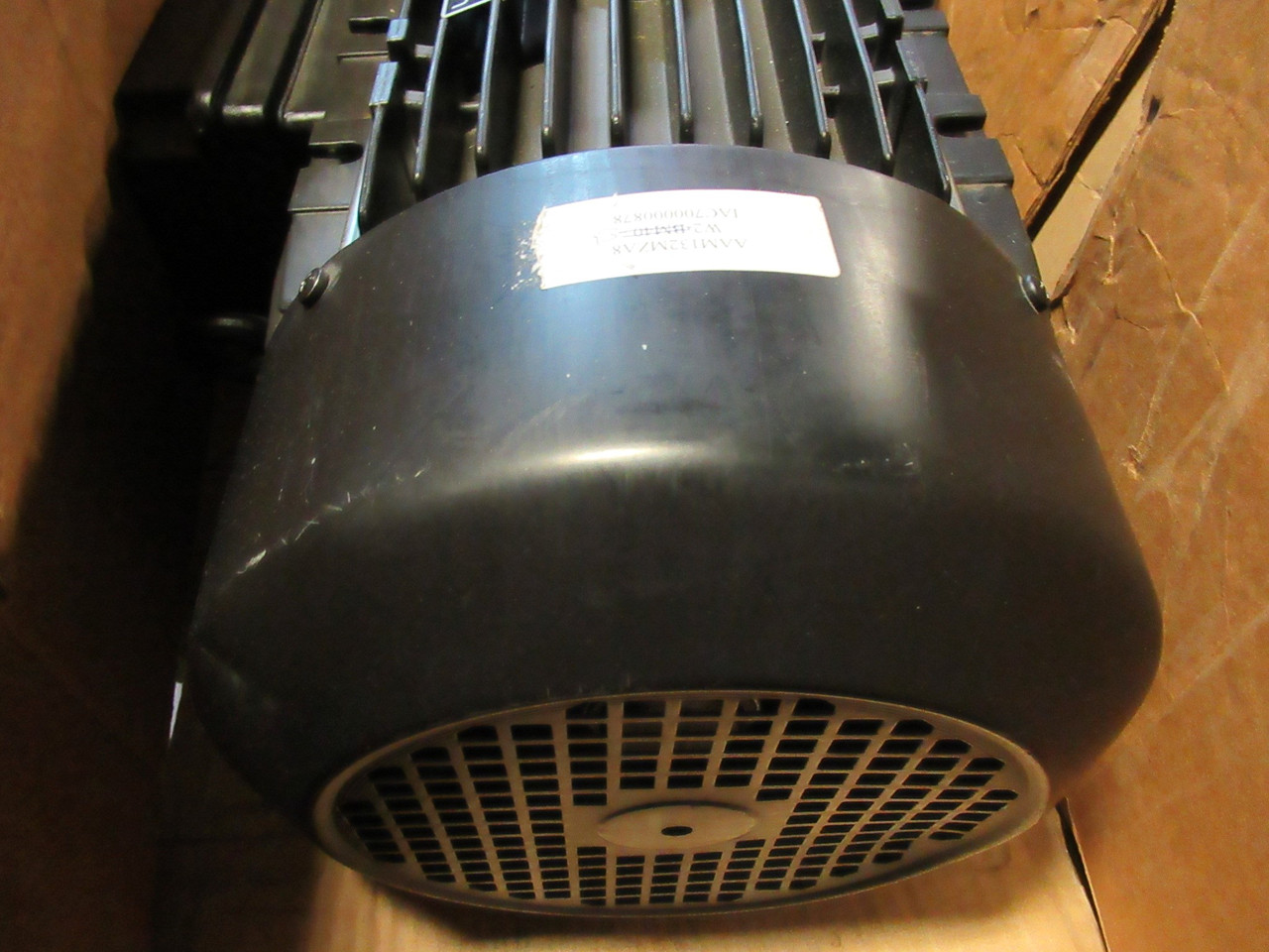 Lafert AM132MZA8 4.0HP 900RPM 575V TEFC 6.1A 60Hz SHELF WEAR/BOX DMG NEW