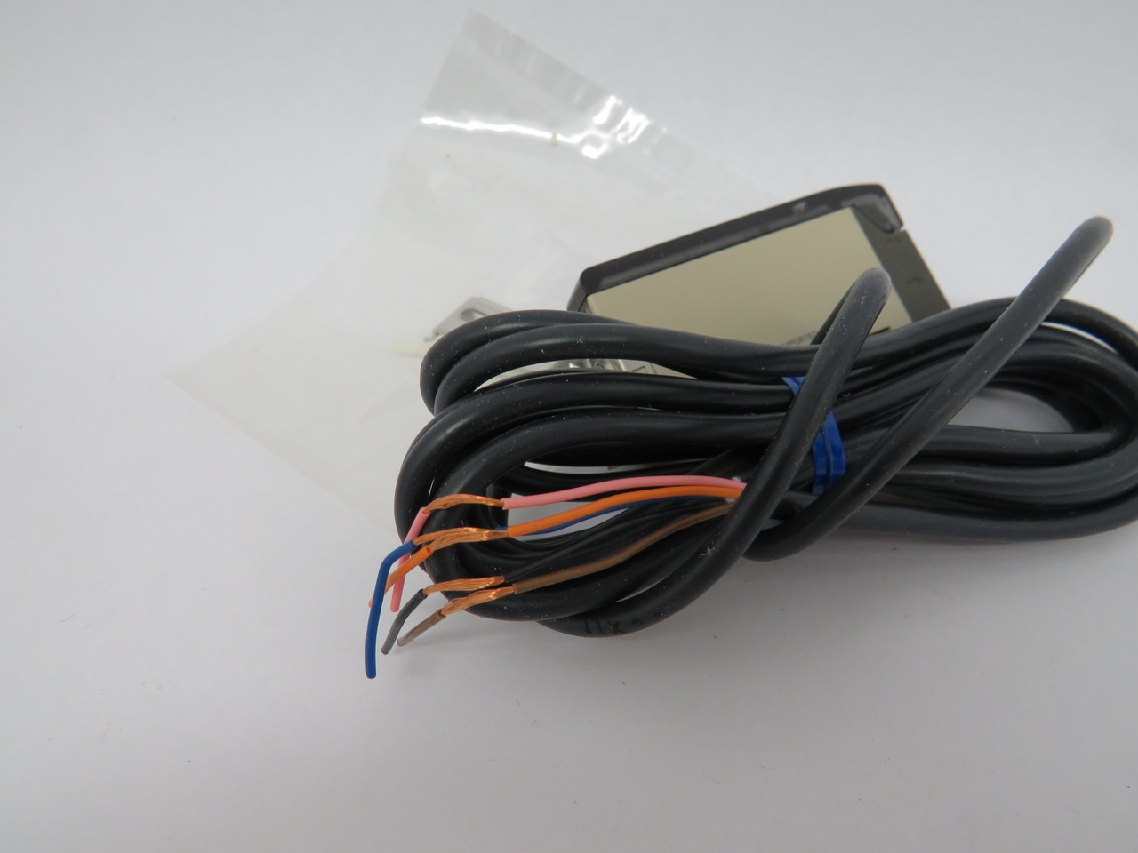 Omron E3X-F21 Photoelectric Sensor 10-30VDC ON: 20us OFF: 30us 2m BOX DMG NEW