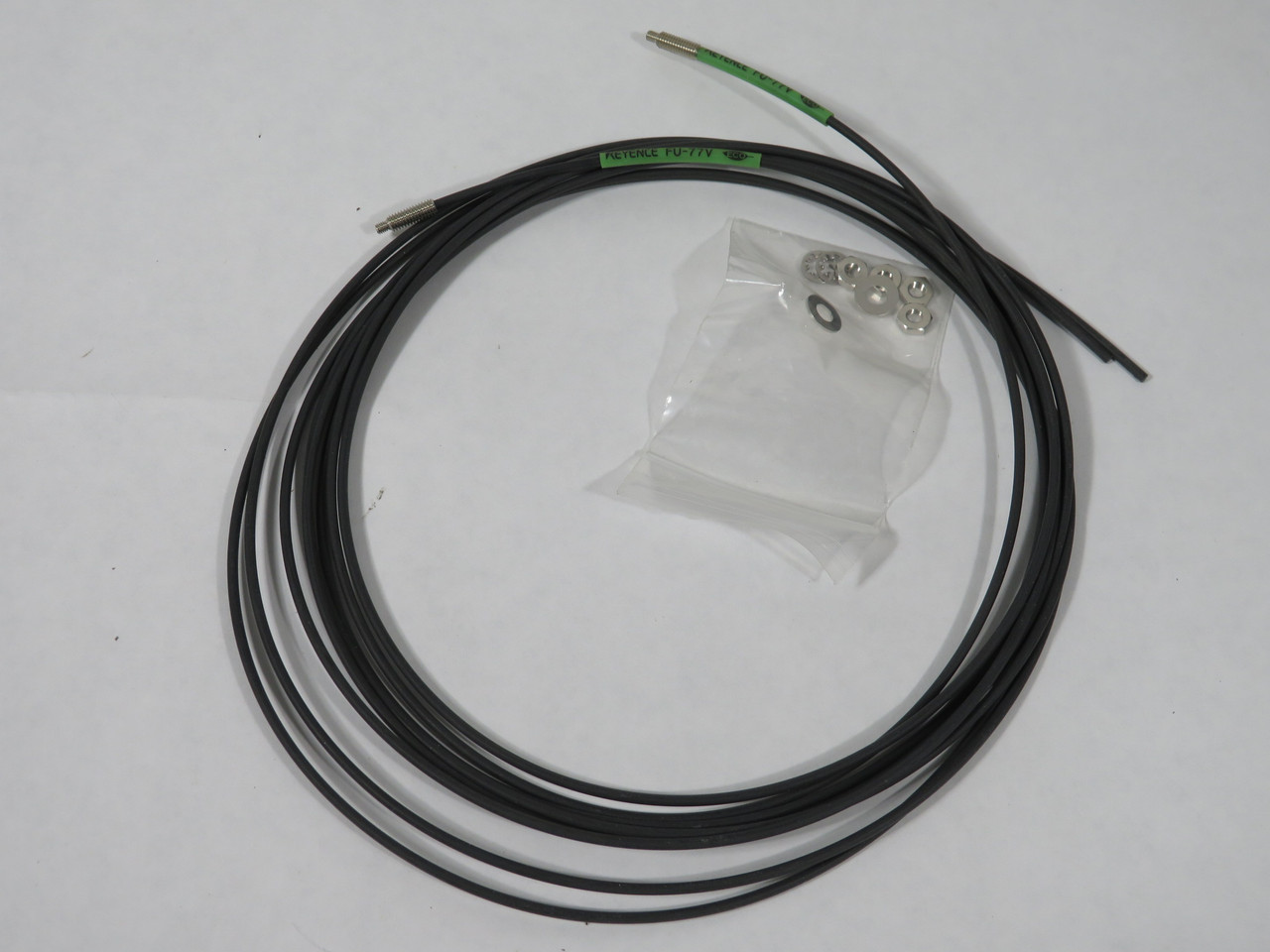 Keyence FU-77V Thrubeam Fiber Unit ø1.13 mm. Size. M4 2m BOX DAMAGE NEW