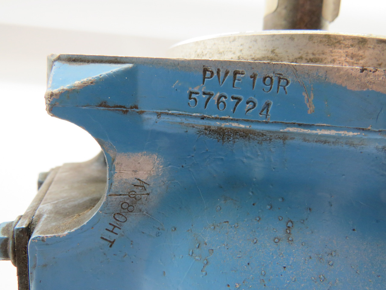Vickers PVE19R-1-30-C10 Piston Pump In:1-7/8"-12 Out:1-5/16"-12 Cast Iron USED