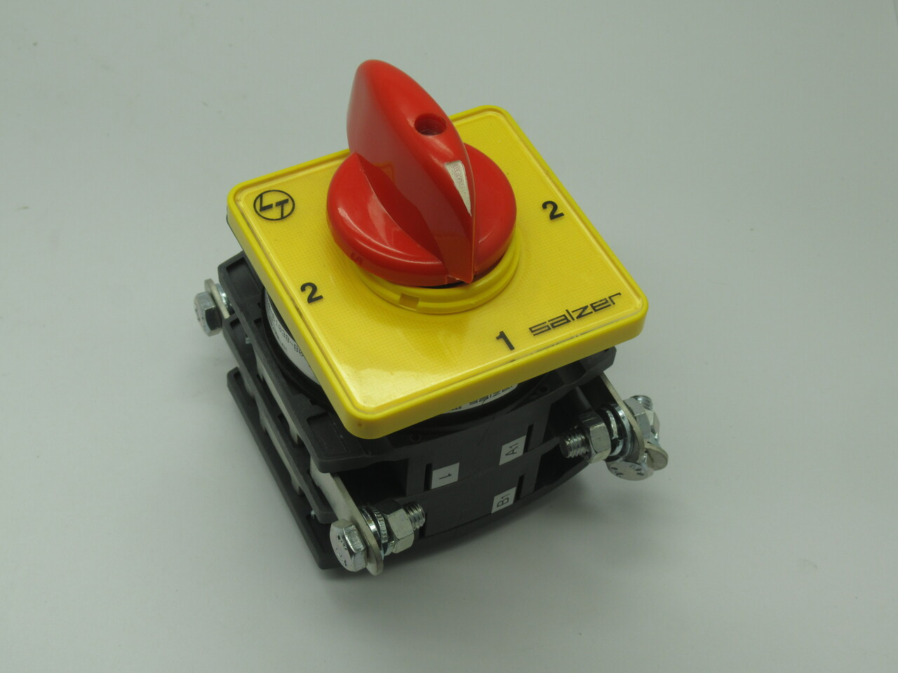 Salzer S100-61038-B03-TDYR Cam Operated Rotary Switch 690V 100A USED