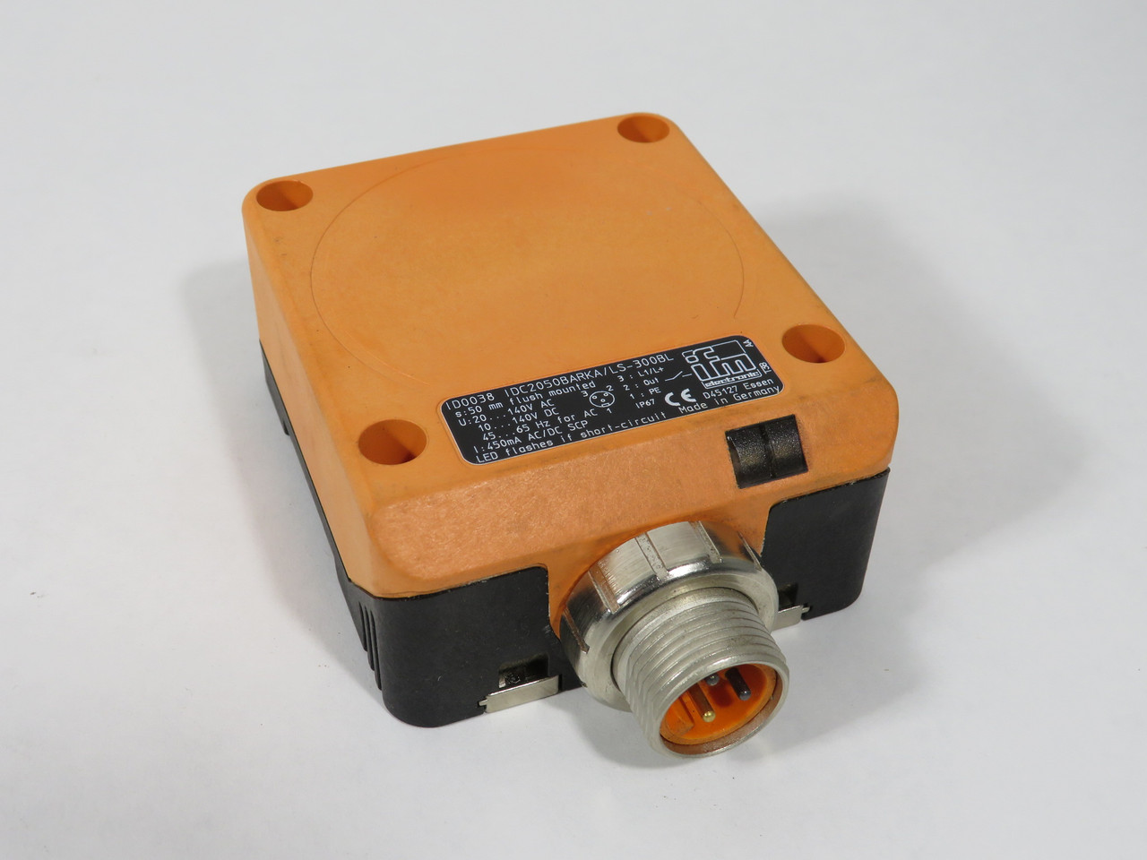 IFM Efector ID0038 Inductive Sensor 20-140VAC 10-140VDC STAINED PLASTIC NEW