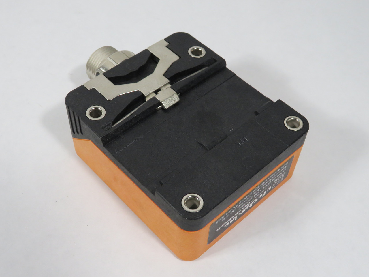 IFM Efector ID0038 Inductive Sensor 20-140VAC 10-140VDC STAINED PLASTIC NEW