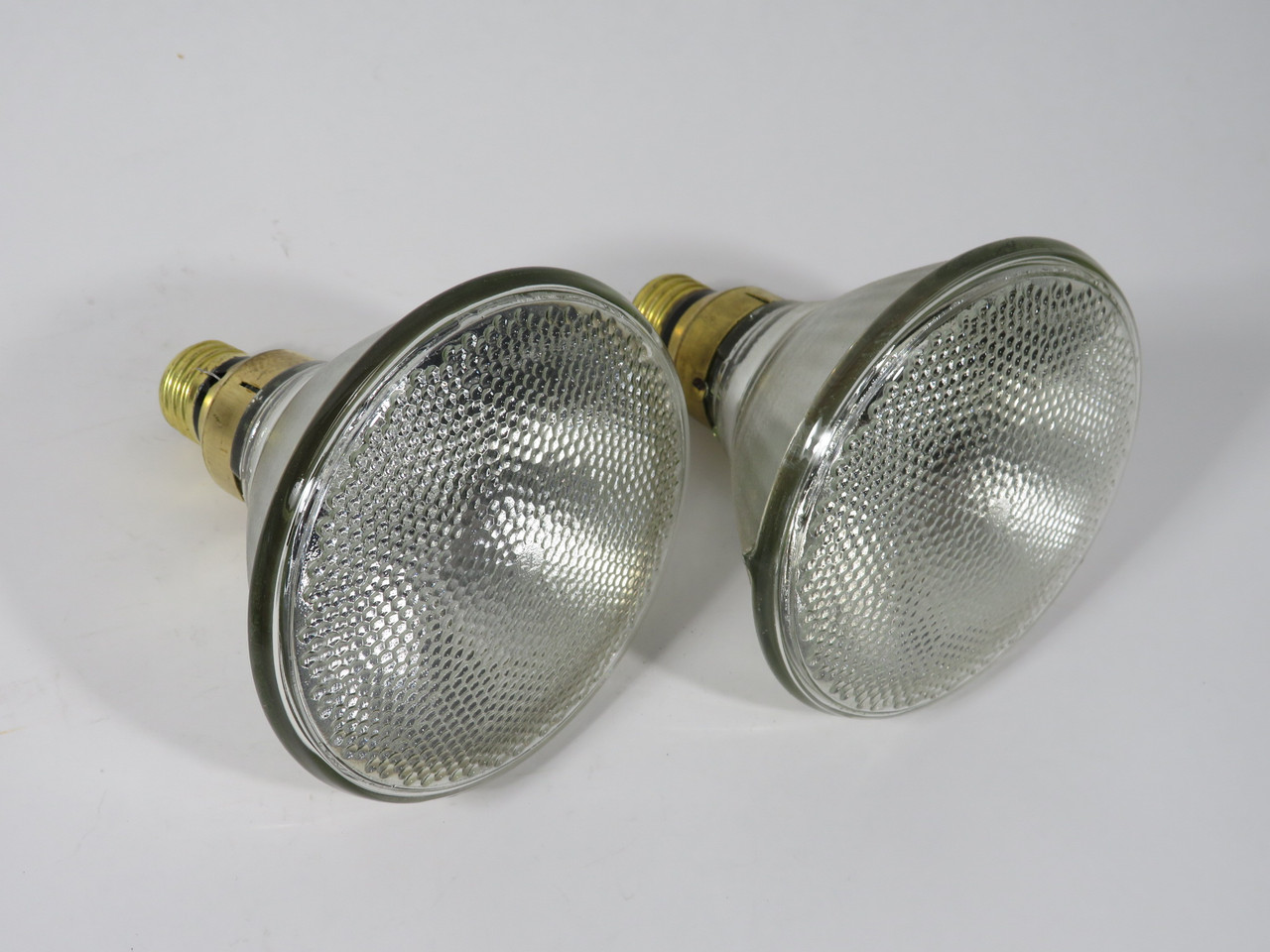 General Electric 00475 Halogen Floodlight 100W PAR38 2-Pack BOX DAMAGE NEW