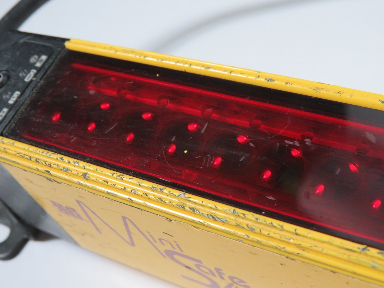 STI MS46SR-20-610-Q1-R-NC-FP Light Curtain Receiver 24VDC 1.4A SHELF WEAR USED