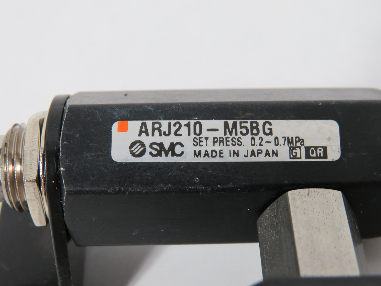 SMC ARJ210-M5BG Pneumatic Regulator w/Gauge & Bracket 0.2-0.7MPa USED