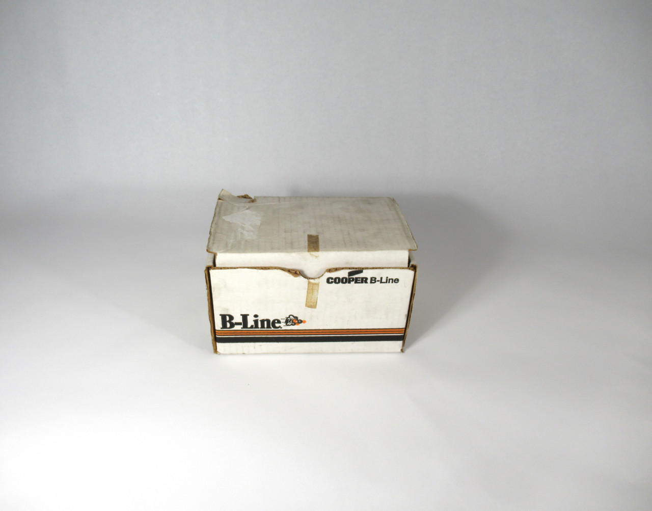 Cooper B-Line B2016 Conduit Clamp 3-1/2" Lot Of 36 *Dmg Box* NEW
