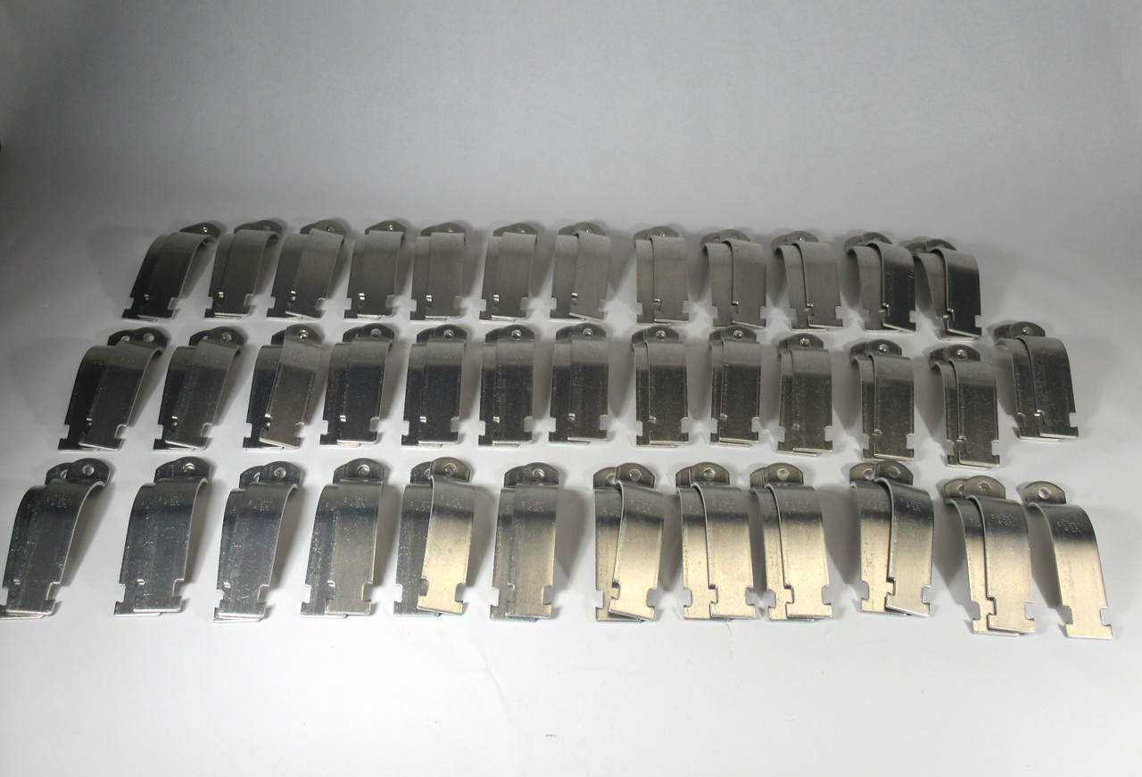 Cooper B-Line B2016 Conduit Clamp 3-1/2" Lot Of 36 *Dmg Box* NEW