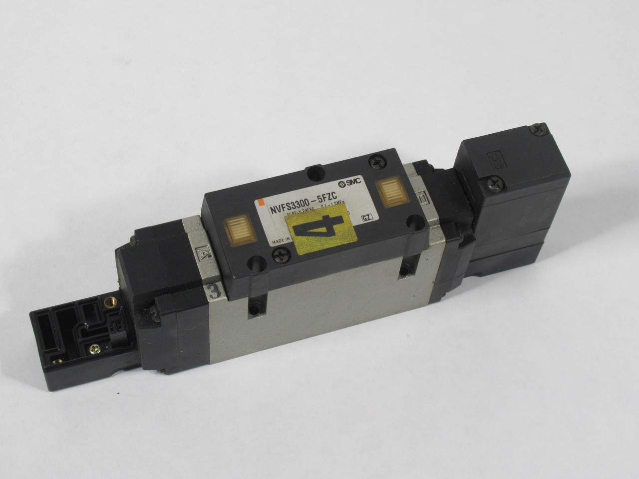 SMC NVFS3300-5FZC Solenoid Valve 0.1-1.0MPa 21-26VDC MISSING COIL USED