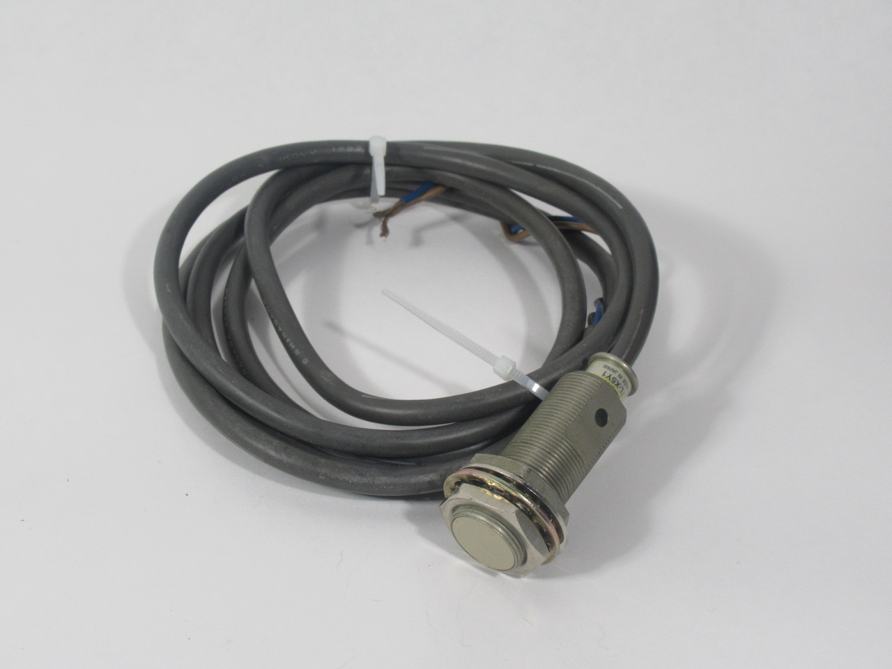 Omron TL-X5Y1-2M Proximity Sensor 45-260V 200mA 1.6m Cable USED