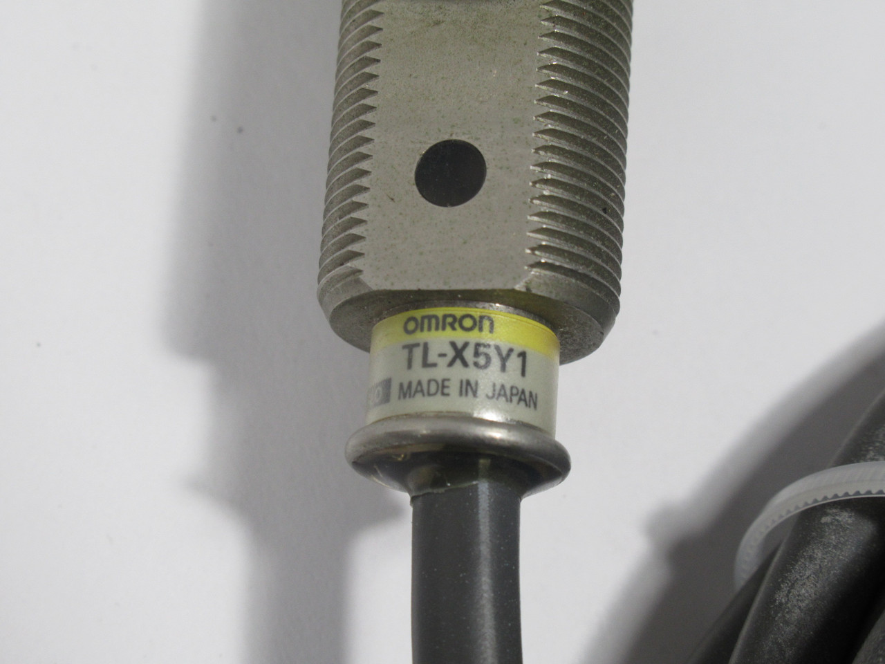 Omron TL-X5Y1-2M Proximity Sensor 45-260V 200mA 1.6m Cable USED