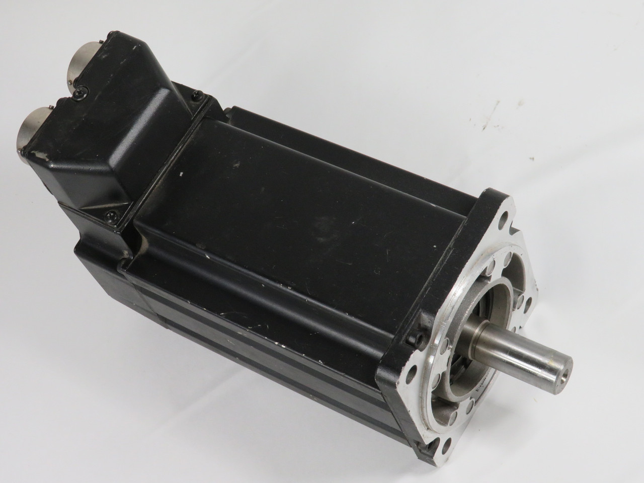 Allen-Bradley MPL-A330P-HK22AA AC Servo Motor 1.8kW 5000rpm 230V 4.18Nm USED