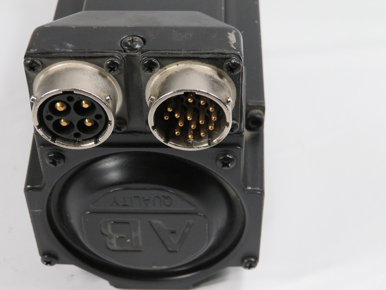 Allen-Bradley MPL-A330P-HK22AA AC Servo Motor 1.8kW 5000rpm 230V 4.18Nm USED