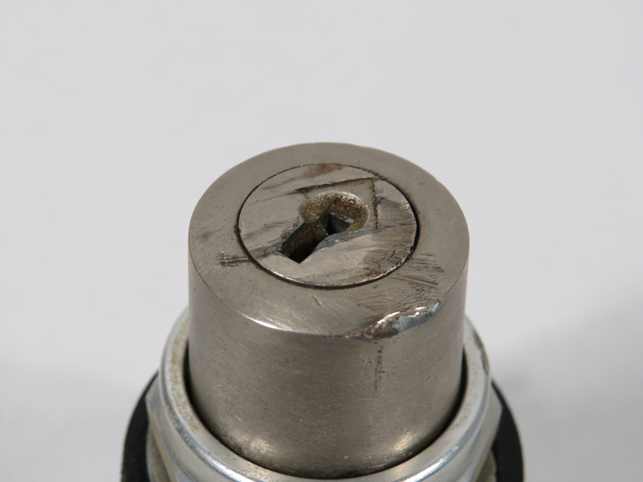 Allen-Bradley 800T-H3106D1 Cylinder Lock Switch 2-Pos 1NO SHELF WEAR USED