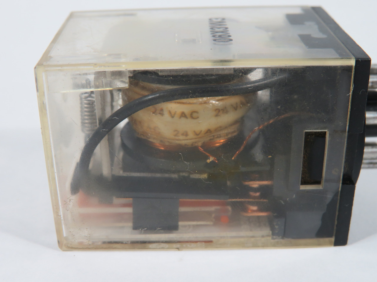 Omron MK2P-I-AC24 Plug-In Relay 24VAC 10A (NO) 5A (NC) 250V/128VDC 8-Pin USED