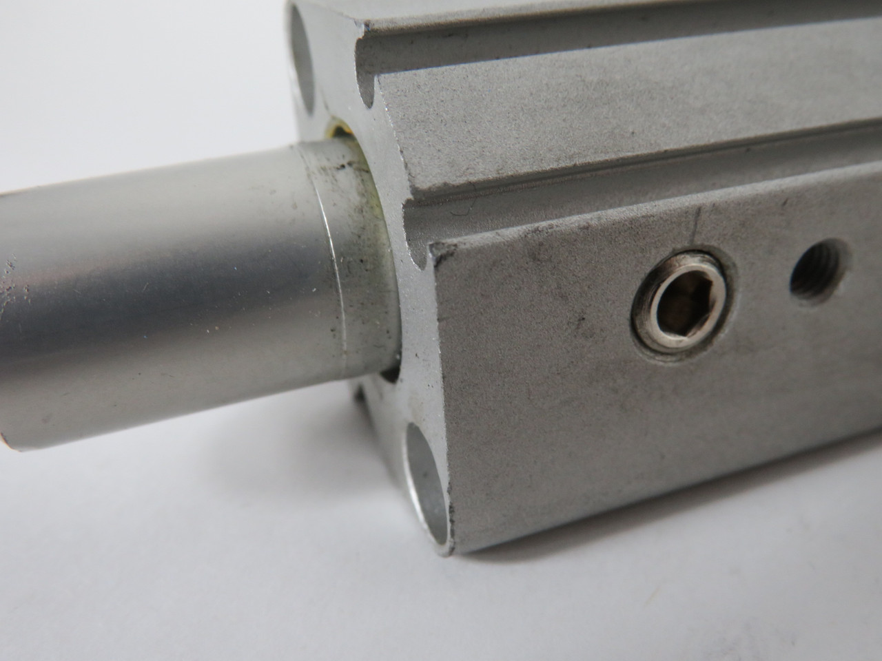 SMC MKB20-20LZ Pneumatic Cylinder 20mm Bore 20mm Stroke 1.0MPa USED