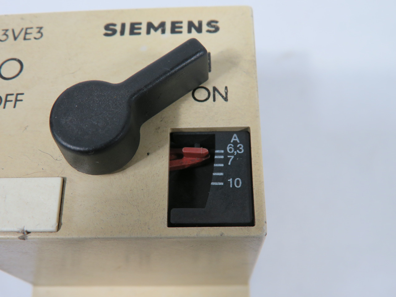 Siemens 3VE3000-2LA00 Motor Starter Protector 6.3-10A 400/500/690V USED