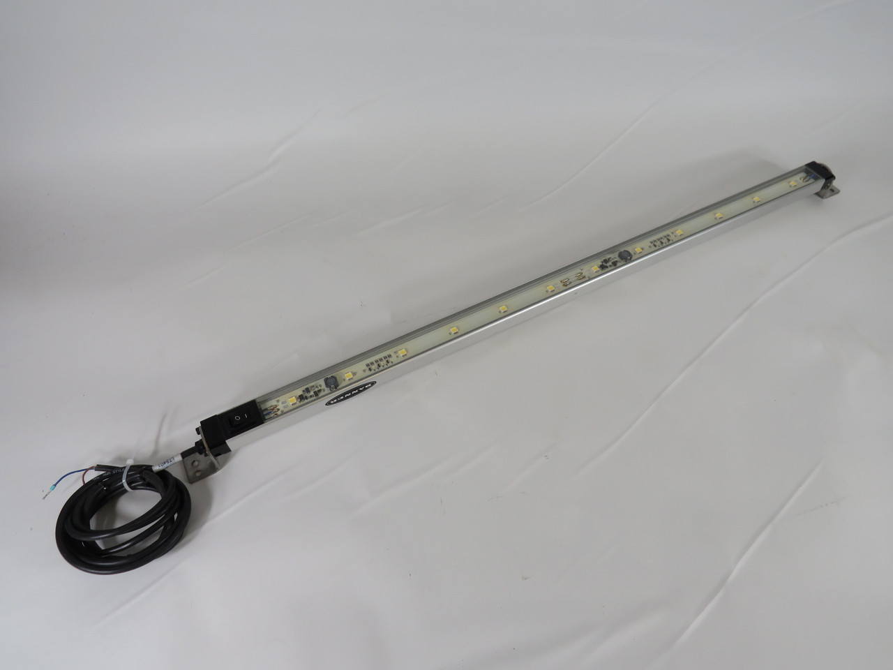 Baumer WLS28CW570XPB Low Voltage Work Light Strip 12-30VDC 1.5A USED
