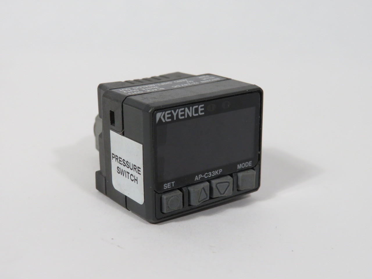 Keyence AP-C33KP Digital Positive Pressure Sensor 12-24VDC 1 MPa PNP USED