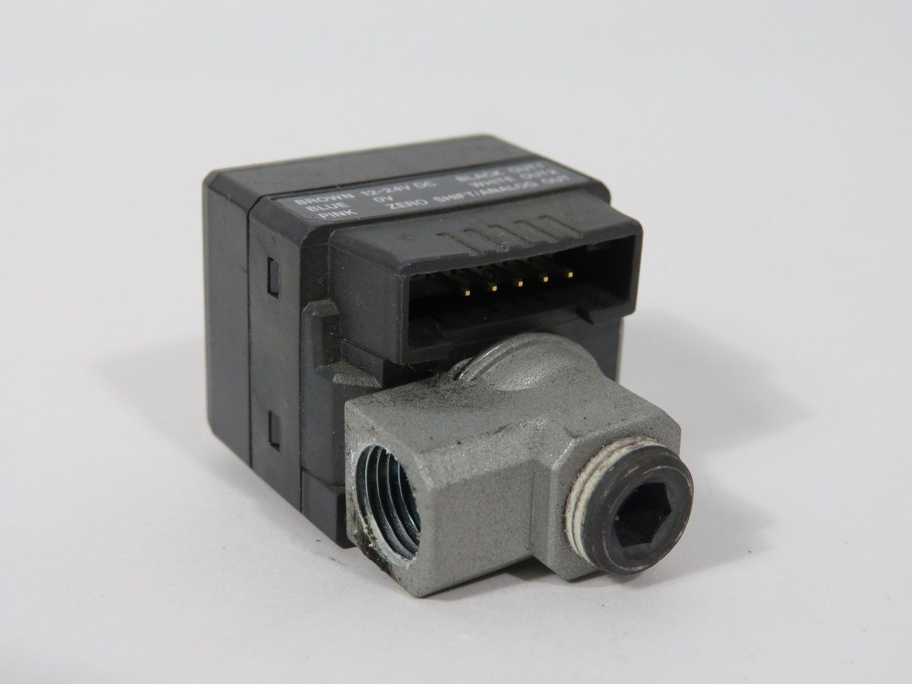 Keyence AP-C33KP Digital Positive Pressure Sensor 12-24VDC 1 MPa PNP USED