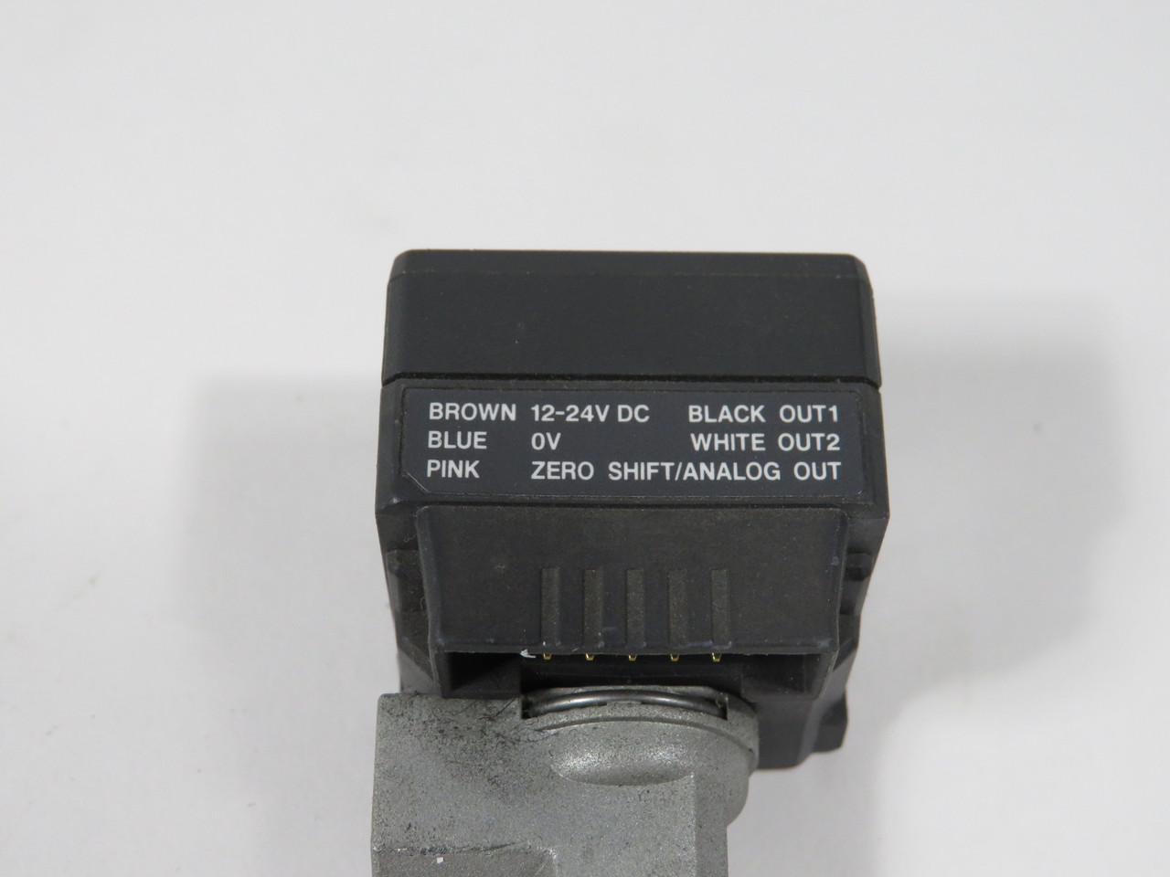 Keyence AP-C33KP Digital Positive Pressure Sensor 12-24VDC 1 MPa PNP USED