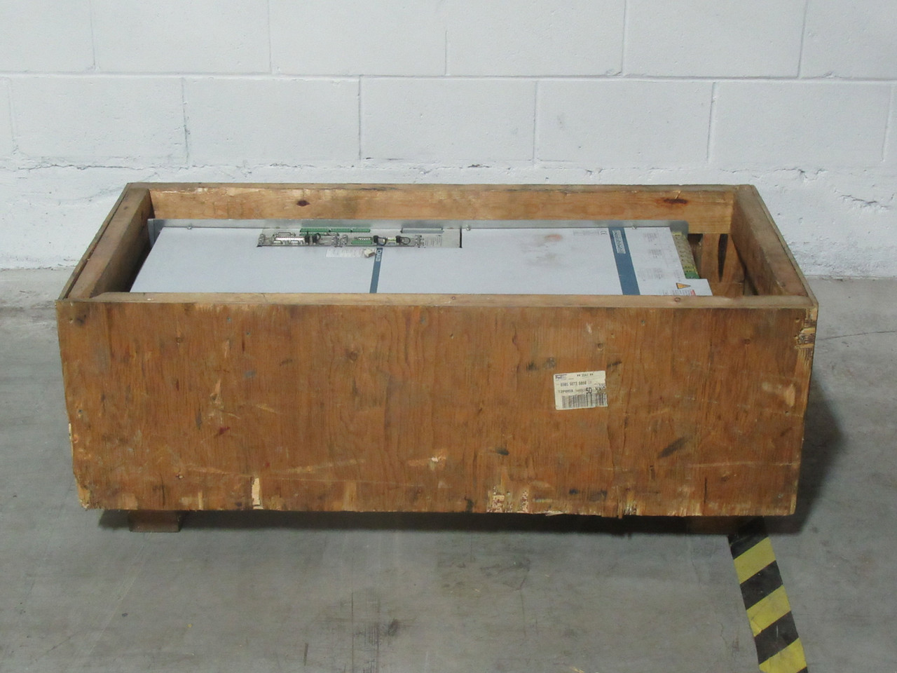 Indramat DKR02.1-W300Z-BE11-01-FW AC Drive Controller 3x 0-380VAC 0-1600Hz USED