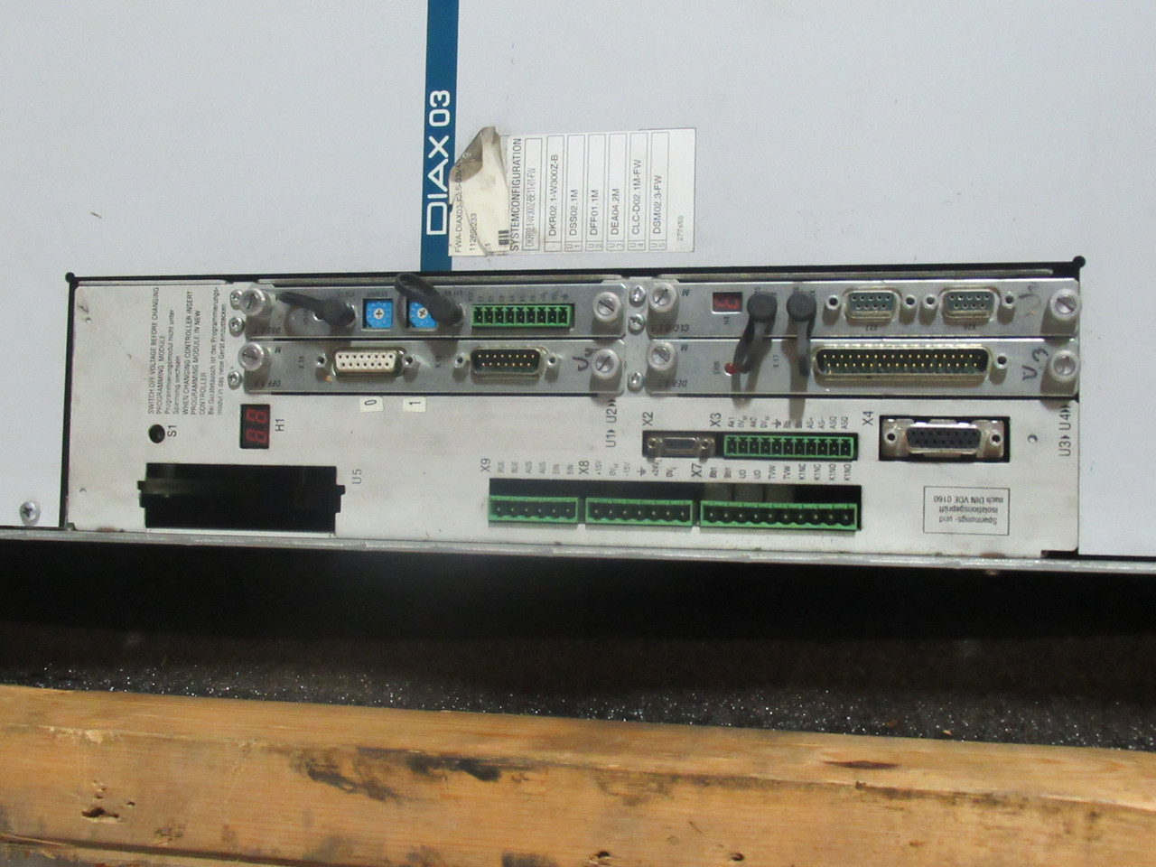 Indramat DKR02.1-W300Z-BE11-01-FW AC Drive Controller 3x 0-380VAC 0-1600Hz USED