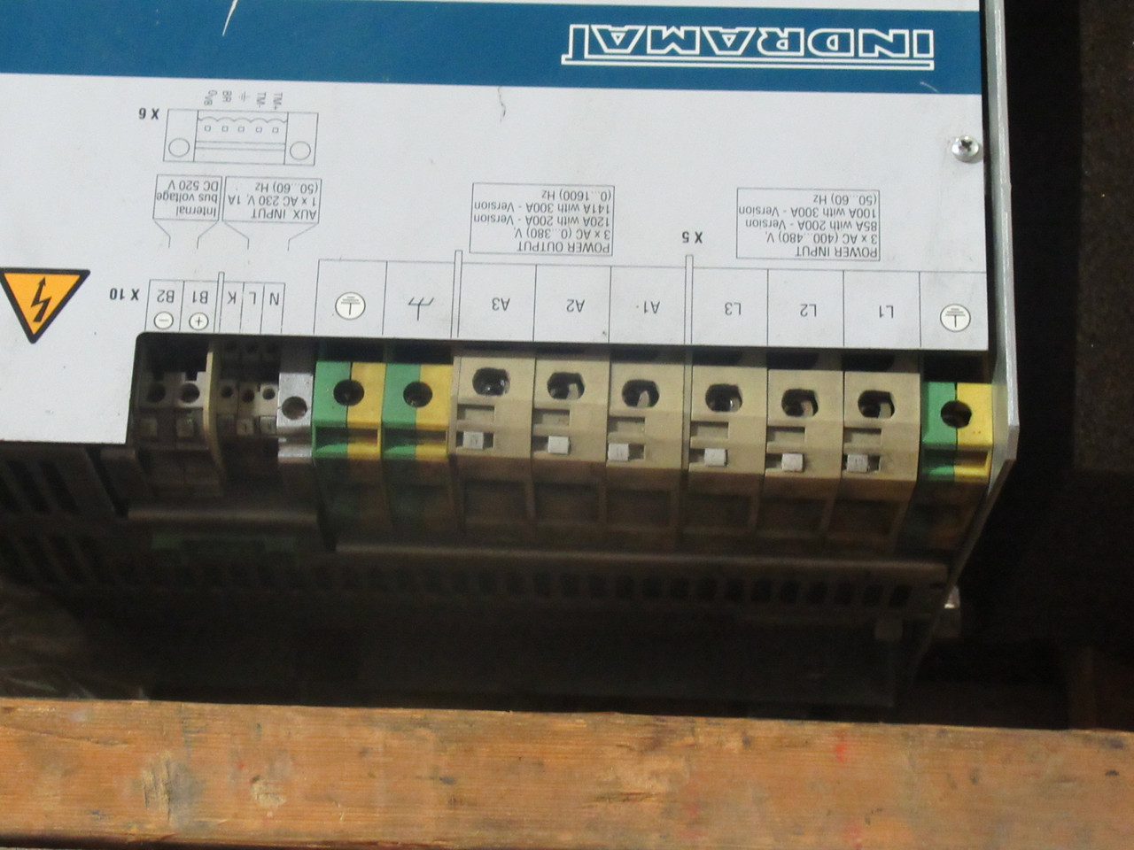 Indramat DKR02.1-W300Z-BE11-01-FW AC Drive Controller 3x 0-380VAC 0-1600Hz USED