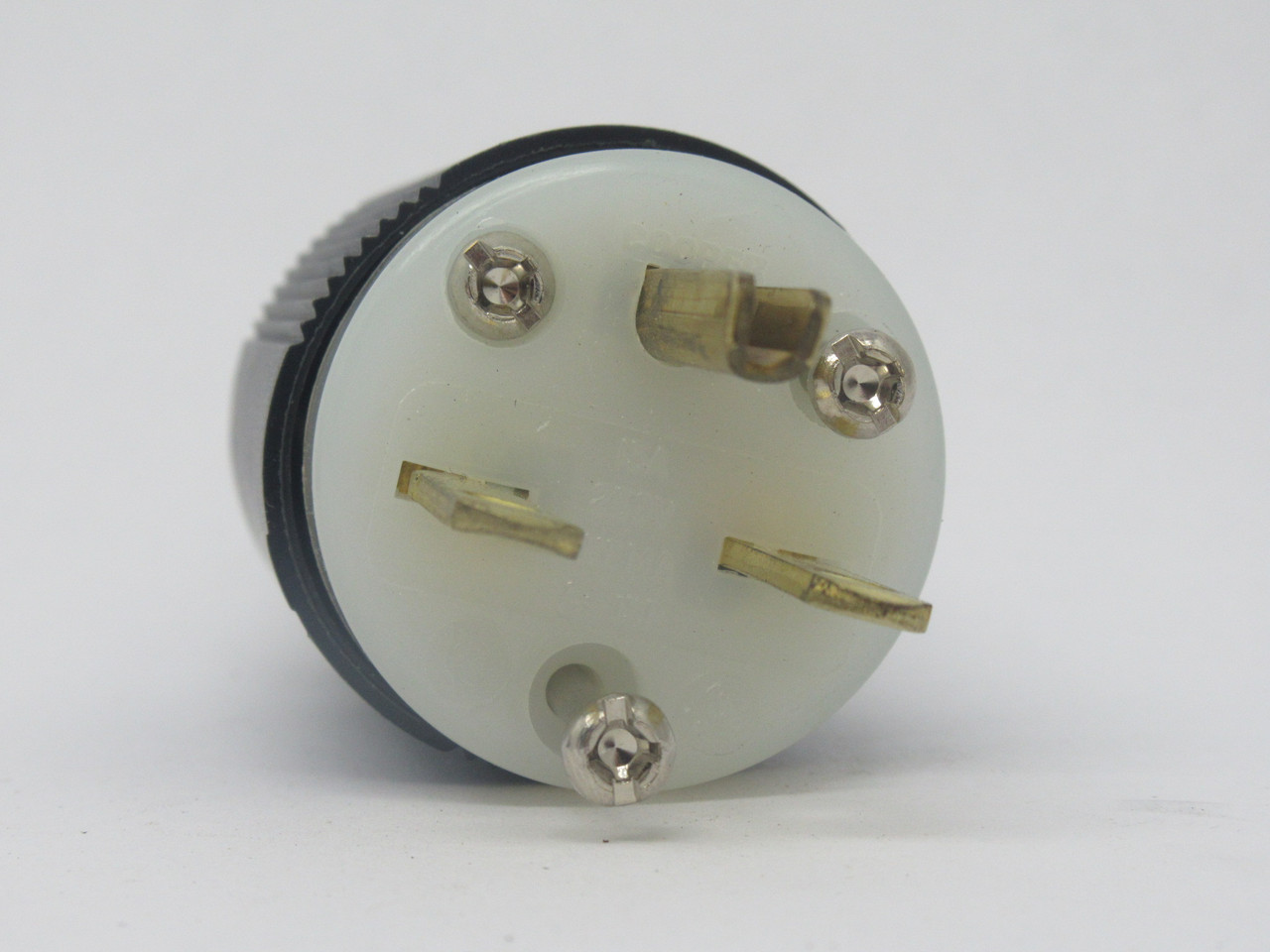 Cooper Arrow Hart 5666N Auto Grip Straight Blade Plug 15A 250VAC 3W 2P NEW