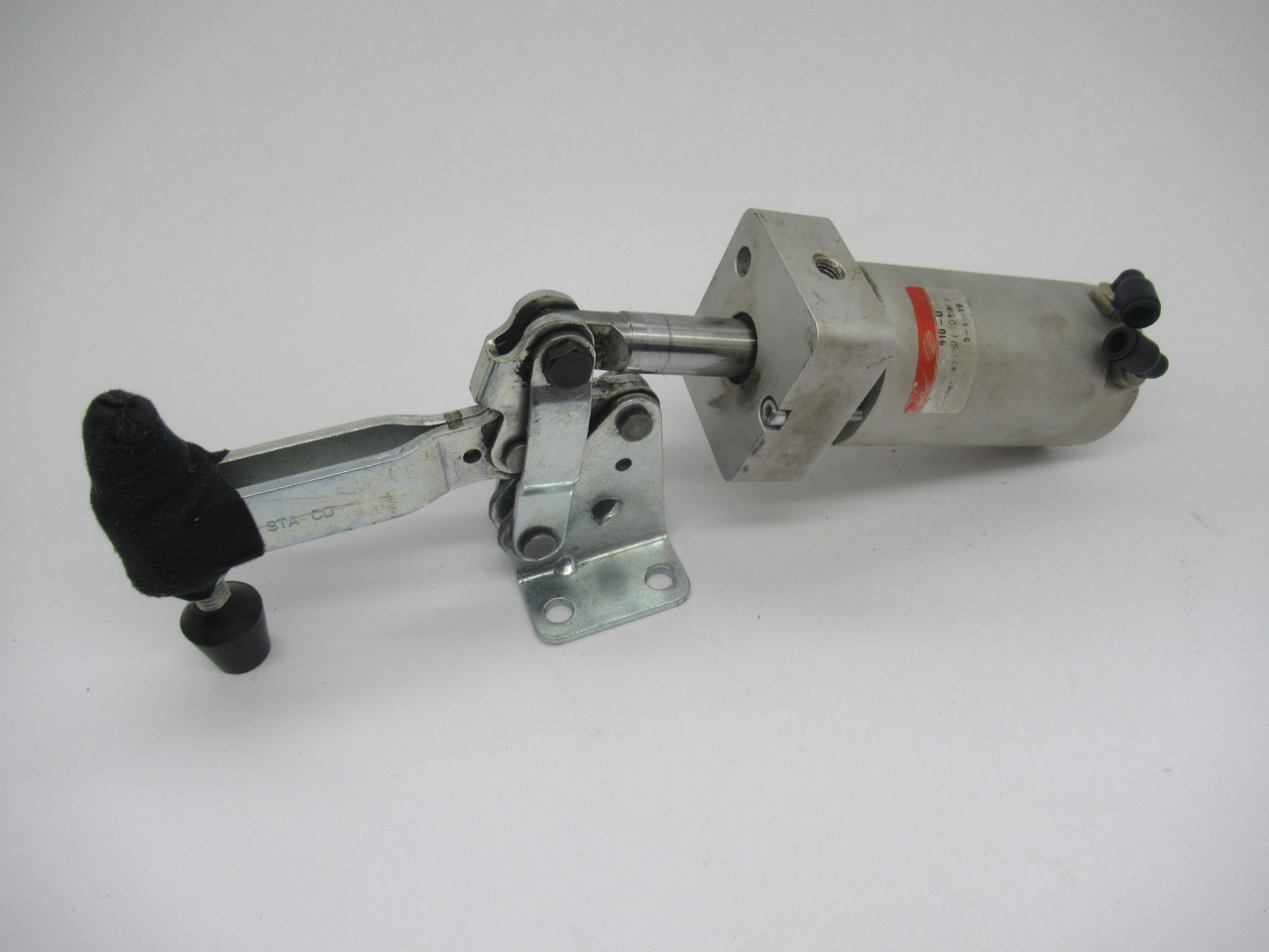Destaco 810-U Pneumatic Toggle Clamp 600lbf Max Hold 1/8 NPT FADED LABEL USED
