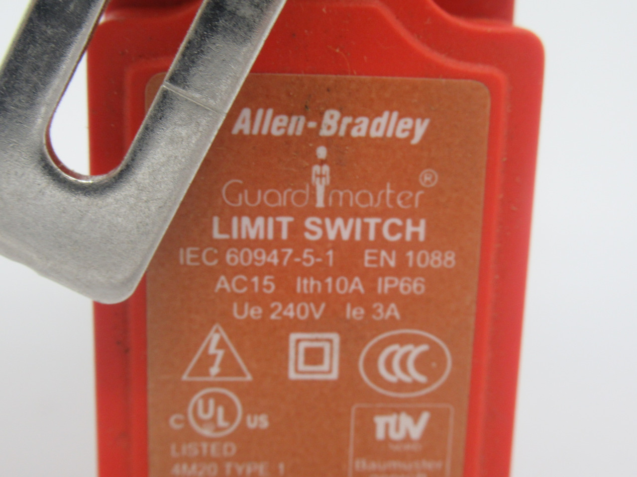 Allen-Bradley 440P-CALS11E Guardmaster Limit Switch Ser. A 1NC 1NO 240VAC USED