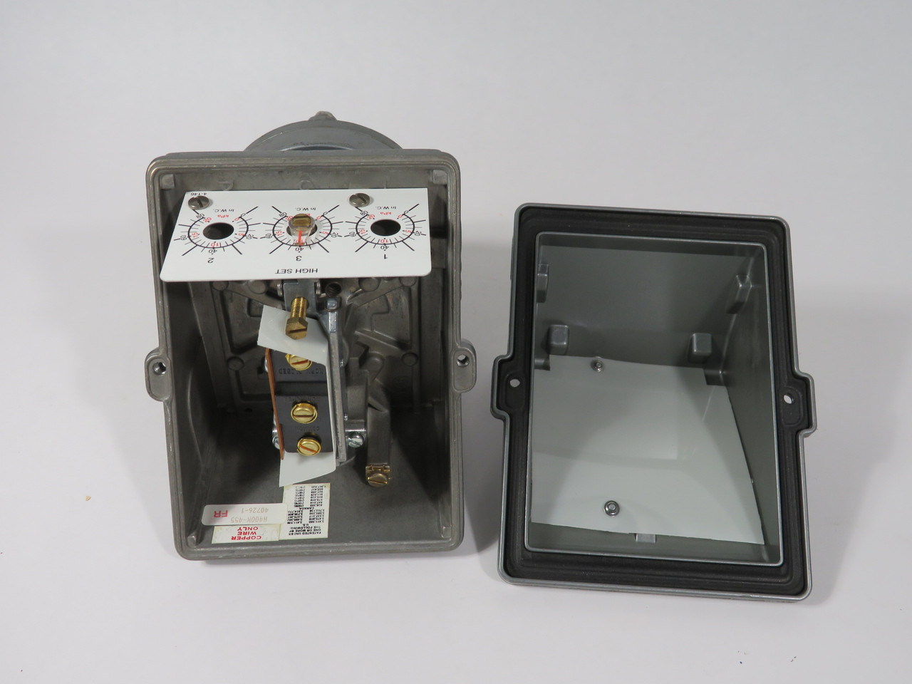 United Electric Controls H400K-455 Pressure Switch MISSING SCREW/SHELF WEAR NOP