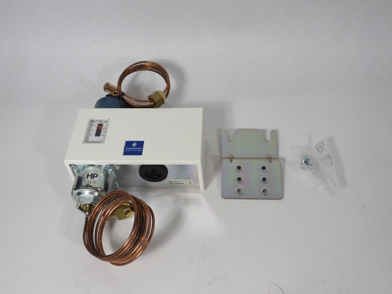 Emerson FD113S Differential Pressure Control 0.3-4.5 bar 4-65 psig 7/16" UNF NEW