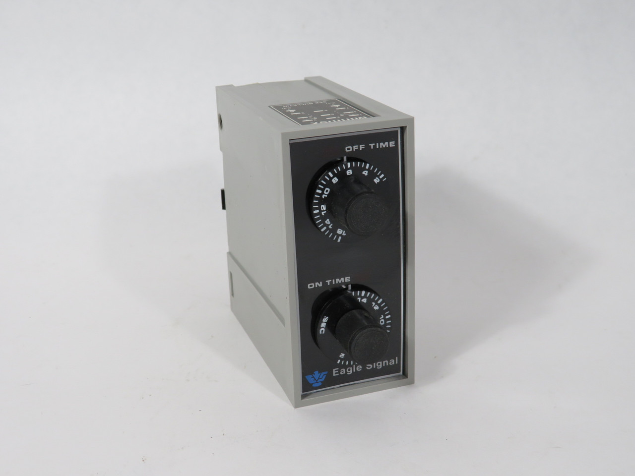 Eagle Signal DA1812A3 Electronic Repeat Cycle Timer 120V 10A SHELF WEAR NEW