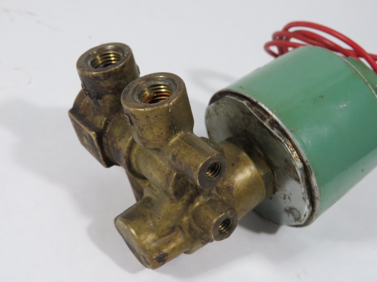 Asco 8321A5 Solenoid Valve 1/4" NPT 120V@60Hz 110V@50Hz 10-200 psi USED