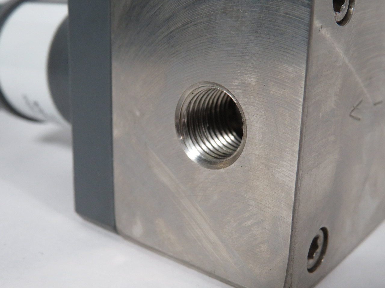 Primary Fluid Systems TVBP25-316S/S Back Pressure Valve 1/4" NPT SHELF WEAR NOP