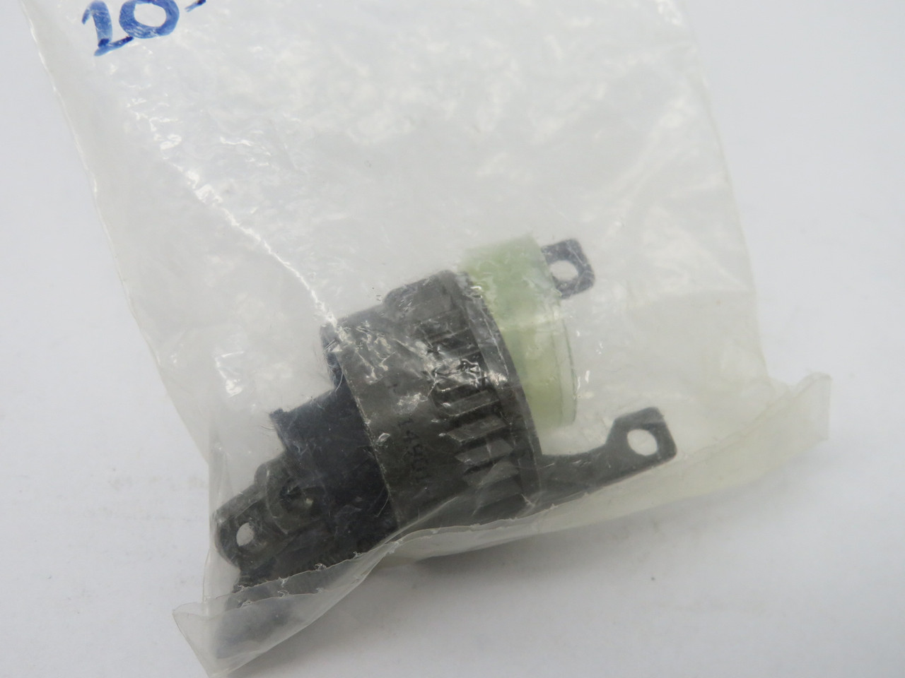 Amphenol 10-314901-163 0317 Cable Clamp Connector NWB