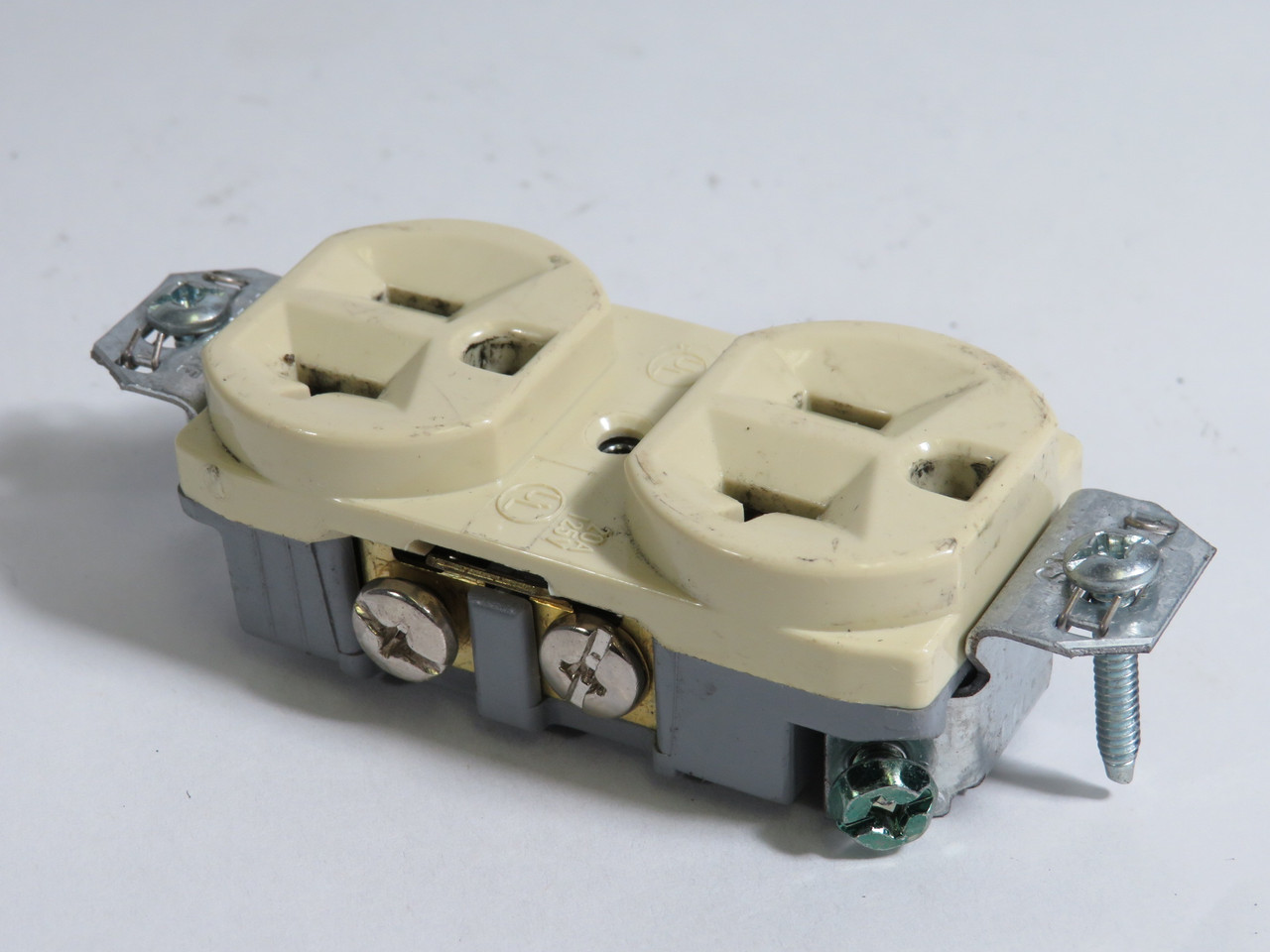 Pass & Seymour PS5362I Duplex Receptacle Ivory 20A 125V USED