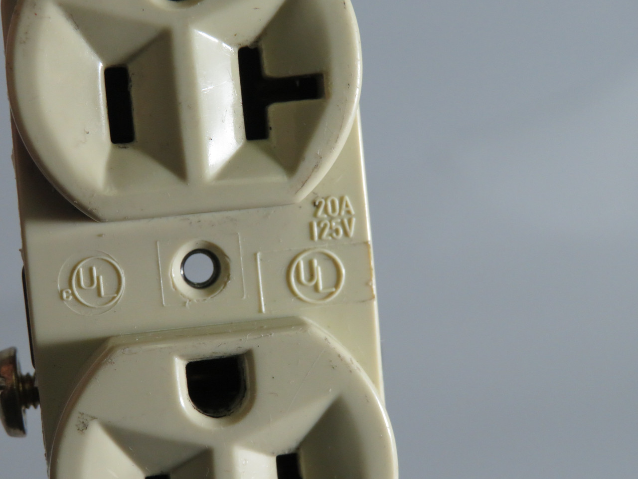 Pass & Seymour PS5362I Duplex Receptacle Ivory 20A 125V USED