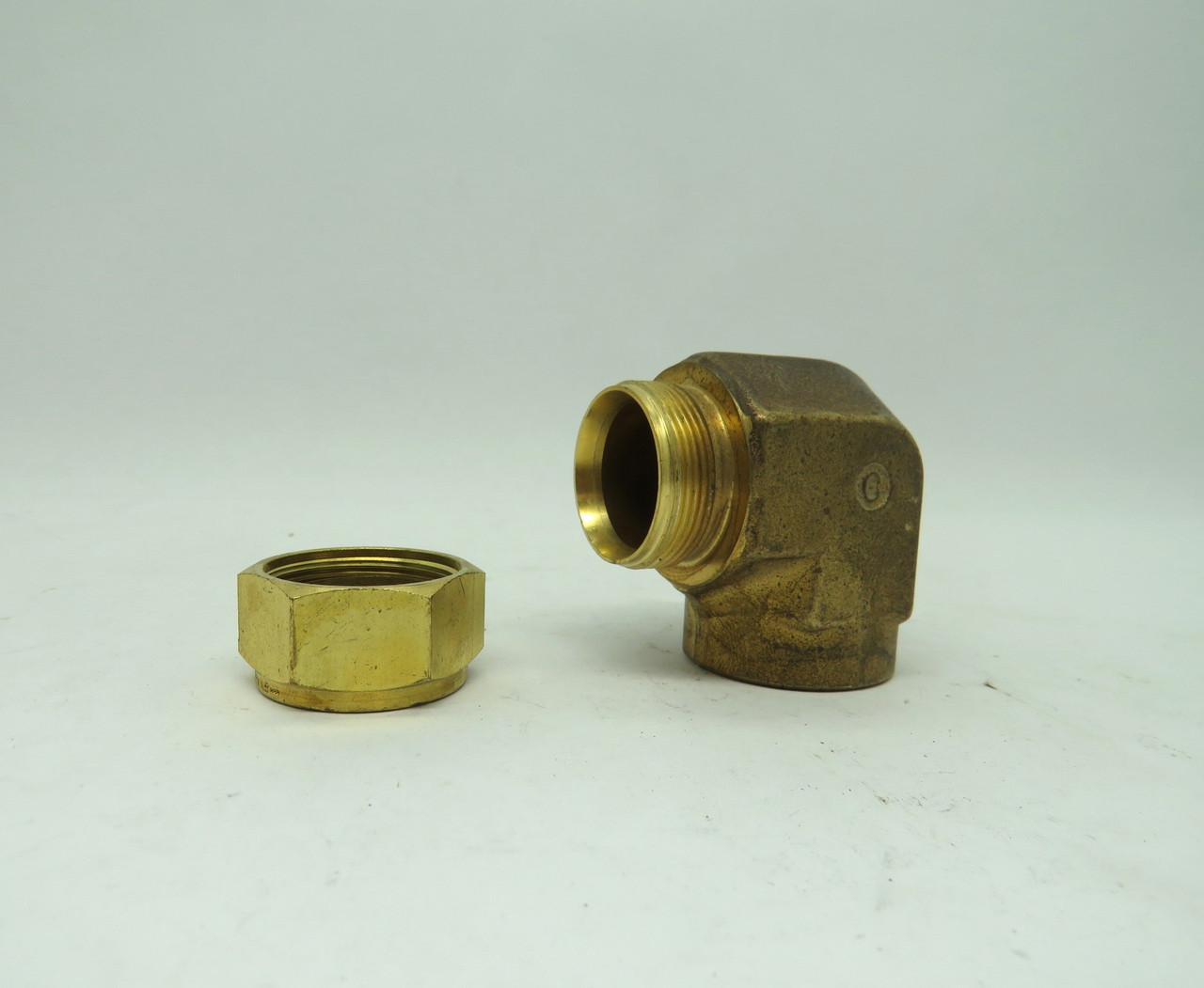Swagelok B-1410-8-12 Brass Elbow 7/8" Tube OD 3/4 NPT Female USED