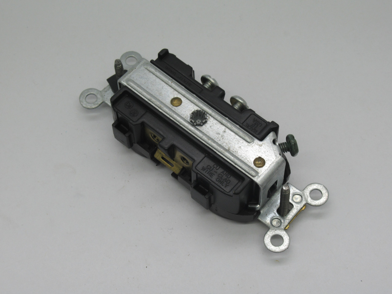 Leviton CR15 Duplex Receptacle Straight Wire 15A 125V Missing Screws USED